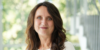 The picture shows Sabine Koch.